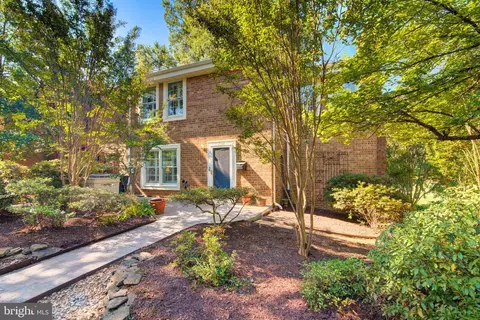 2128 Golf Course Dr, Reston, VA 20191