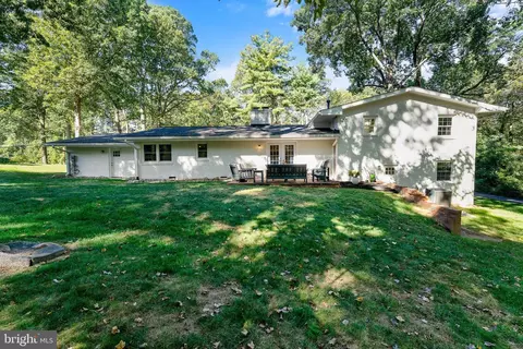 Exterior - 2425 Hunter Mill Rd, Vienna, VA 22181 photo 5 of 5