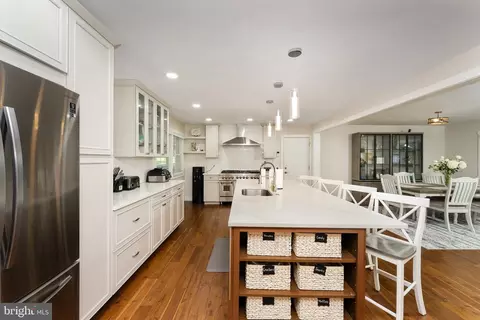 Kitchen - 2425 Hunter Mill Rd, Vienna, VA 22181 photo 4 of 4