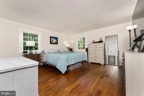 Bedroom - 2425 Hunter Mill Rd, Vienna, VA 22181 photo 1 of 4