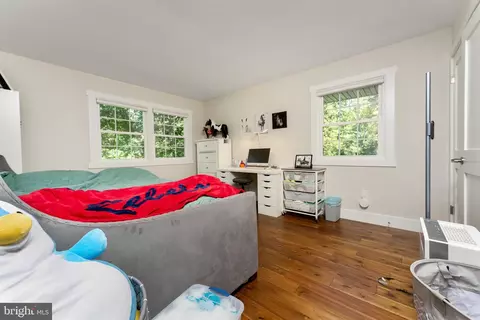 Bedroom - 2425 Hunter Mill Rd, Vienna, VA 22181 photo 3 of 4