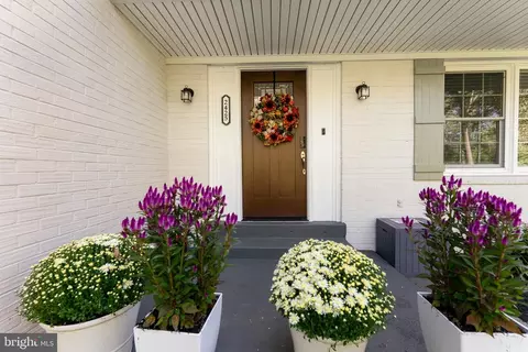Exterior - 2425 Hunter Mill Rd, Vienna, VA 22181 photo 2 of 5
