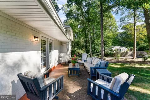 Exterior - 2425 Hunter Mill Rd, Vienna, VA 22181 photo 3 of 5