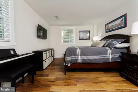 Bedroom - 2425 Hunter Mill Rd, Vienna, VA 22181 photo 4 of 4