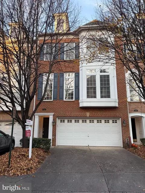 4086 Clovet Dr #32, Fairfax, VA 22030