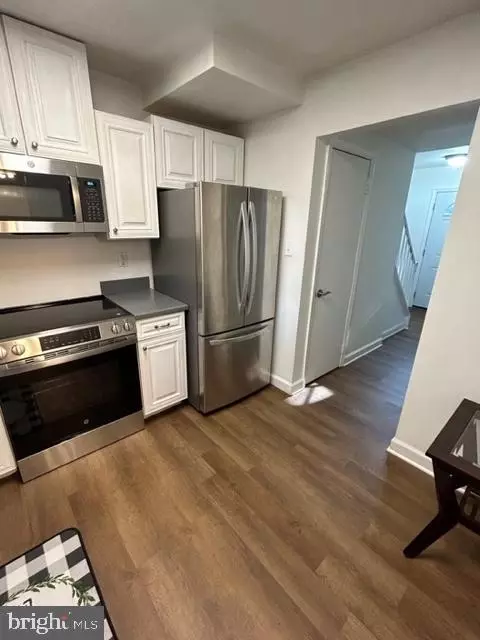 Entry Way - 8408 Dampier Ct, Springfield, VA 22153 photo 2 of 6