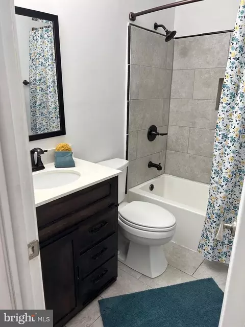 Bath - 8408 Dampier Ct, Springfield, VA 22153 photo 2 of 3