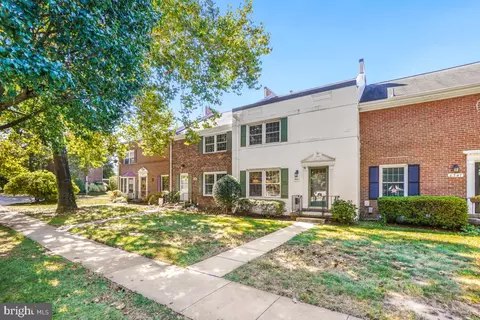 8345 Forrester Blvd, Springfield, VA 22152 photo 2