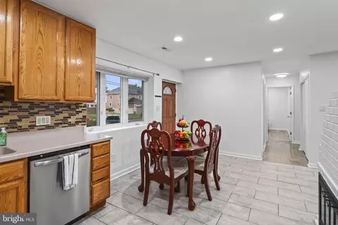 Entry Way - 5400 Montgomery St, Springfield, VA 22151 photo 3 of 6