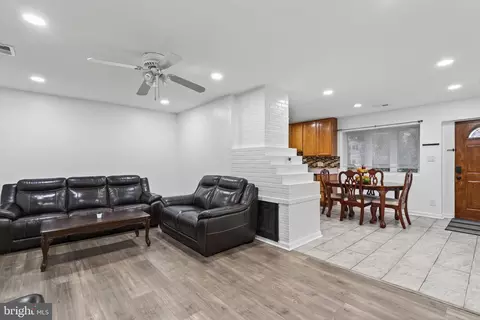 Entry Way - 5400 Montgomery St, Springfield, VA 22151 photo 6 of 6