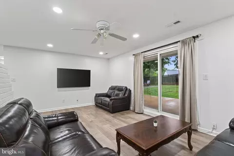 Living - 5400 Montgomery St, Springfield, VA 22151 photo 1 of 1