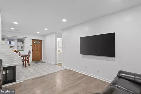 Entry Way - 5400 Montgomery St, Springfield, VA 22151 photo 5 of 6