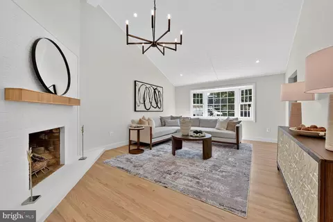 9802 Clyde Ct, Vienna, VA 22181 photo 7