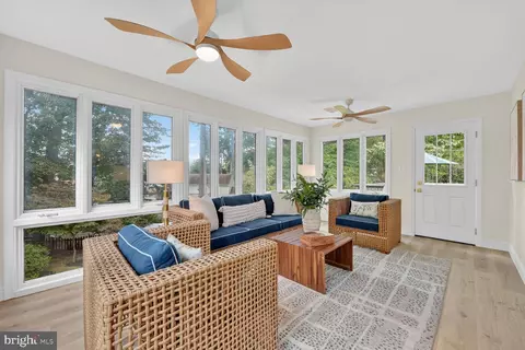9802 Clyde Ct, Vienna, VA 22181 photo 23