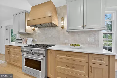 9802 Clyde Ct, Vienna, VA 22181 photo 18