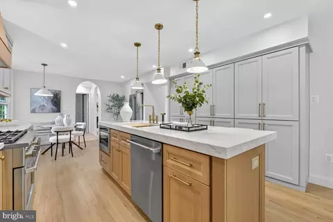 9802 Clyde Ct, Vienna, VA 22181 photo 16