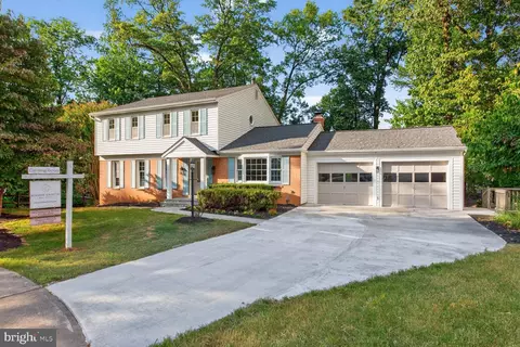 9802 Clyde Ct, Vienna, VA 22181 photo 2