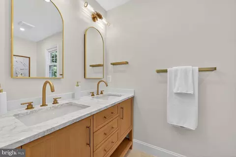 9802 Clyde Ct, Vienna, VA 22181 photo 32