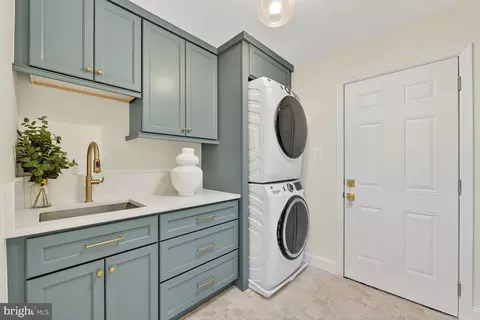 9802 Clyde Ct, Vienna, VA 22181 photo 25