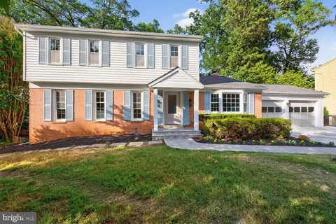 9802 Clyde Ct, Vienna, VA 22181