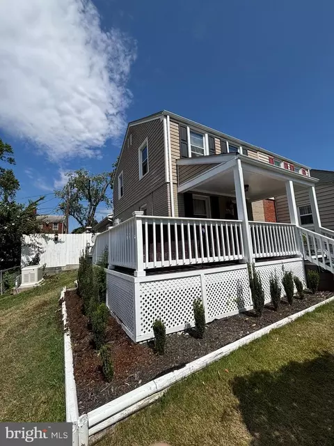 2620 Farmington Dr, Alexandria, VA 22303