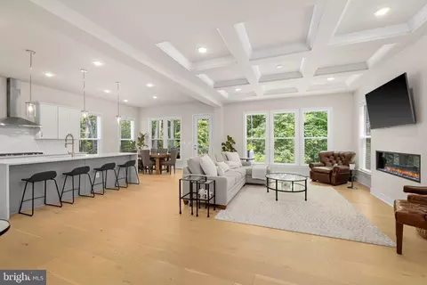 4615 Wood Glen Rd, Fairfax, VA 22032