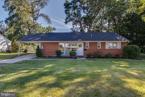 7431 Axton St, Springfield, VA 22151