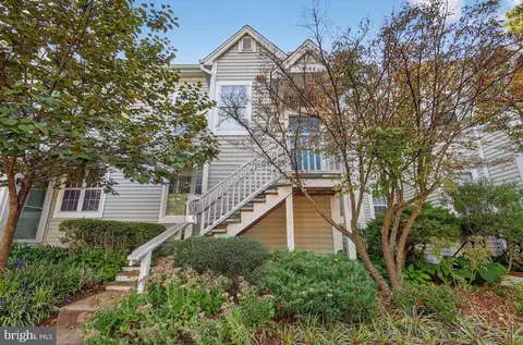 2988 Yarling Ct, Falls Church, VA 22042