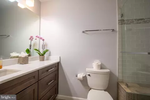 Bath - 2029 Wethersfield Ct, Reston, VA 20191 photo 2 of 4