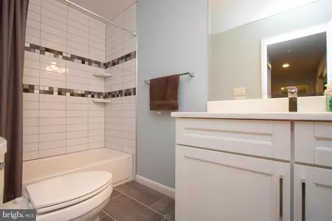 Bath - 2029 Wethersfield Ct, Reston, VA 20191 photo 4 of 4
