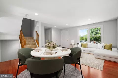 6558 Lochleigh Ct, Alexandria, VA 22315