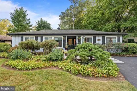 1503 Sadlers Wells Dr, Herndon, VA 20170
