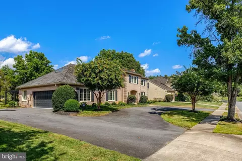 Exterior - 6305 Dunaway Ct, Mclean, VA 22101 photo 4 of 16