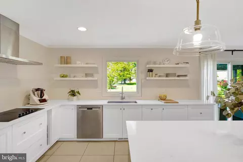 Kitchen - 6305 Dunaway Ct, Mclean, VA 22101 photo 6 of 7