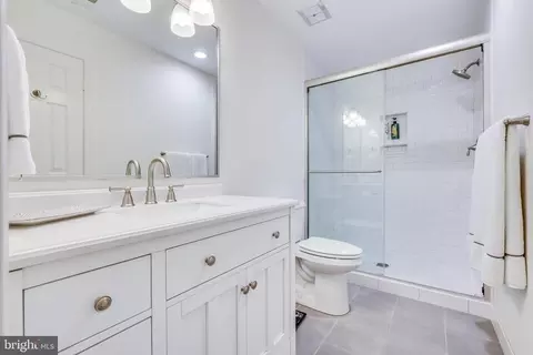 Bath - 6305 Dunaway Ct, Mclean, VA 22101 photo 9 of 9