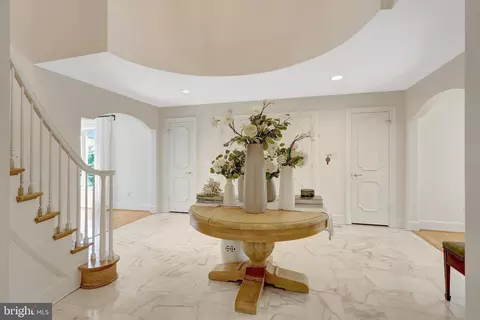 Entry Way - 6305 Dunaway Ct, Mclean, VA 22101 photo 3 of 9