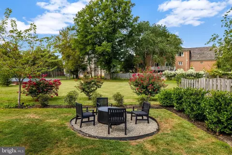 Exterior - 6305 Dunaway Ct, Mclean, VA 22101 photo 10 of 16