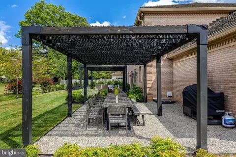 Exterior - 6305 Dunaway Ct, Mclean, VA 22101 photo 13 of 16