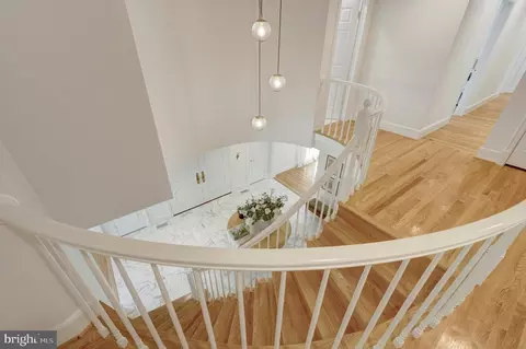 Entry Way - 6305 Dunaway Ct, Mclean, VA 22101 photo 6 of 9