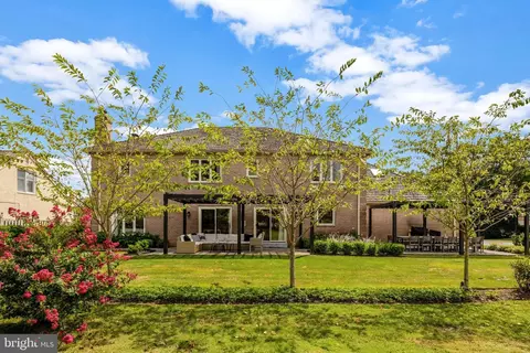 Exterior - 6305 Dunaway Ct, Mclean, VA 22101 photo 8 of 16
