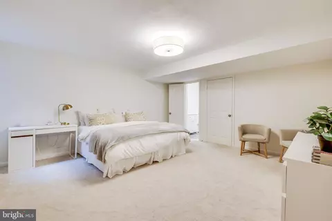 Bedroom - 6305 Dunaway Ct, Mclean, VA 22101 photo 10 of 11