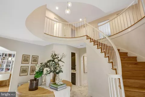 Entry Way - 6305 Dunaway Ct, Mclean, VA 22101 photo 7 of 9