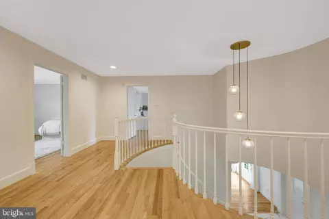 Entry Way - 6305 Dunaway Ct, Mclean, VA 22101 photo 5 of 9