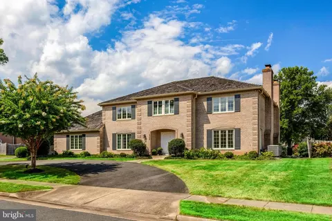 Exterior - 6305 Dunaway Ct, Mclean, VA 22101 photo 2 of 16