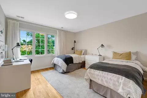 Bedroom - 6305 Dunaway Ct, Mclean, VA 22101 photo 9 of 11