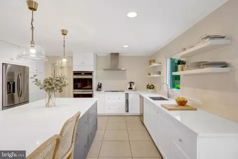 Kitchen - 6305 Dunaway Ct, Mclean, VA 22101 photo 5 of 7