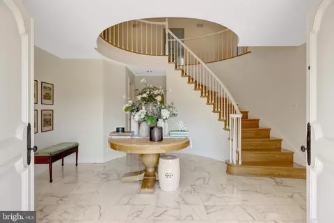 Entry Way - 6305 Dunaway Ct, Mclean, VA 22101 photo 4 of 9