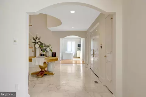 Entry Way - 6305 Dunaway Ct, Mclean, VA 22101 photo 2 of 9