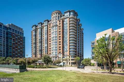 8220 Crestwood Heights Dr #701, Mclean, VA 22102