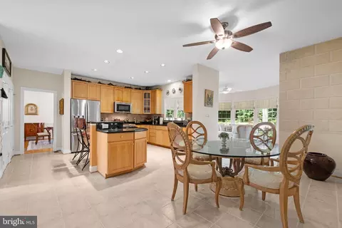 Kitchen - 6281 Timarron Cove Ln, Burke, VA 22015 photo 5 of 5